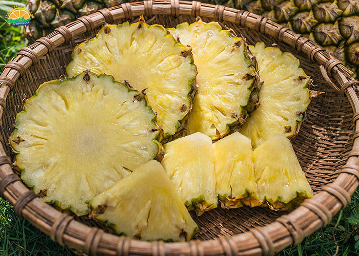 میوه‌های زمستانی: آناناس (Pineapple) 