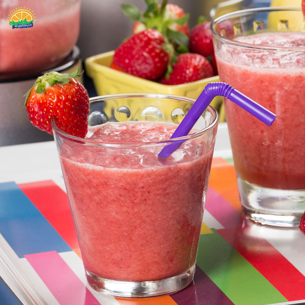 تهیه‌ی اسموتی میوه راهی برای پذیرایی از مهمان‌های خودمونی